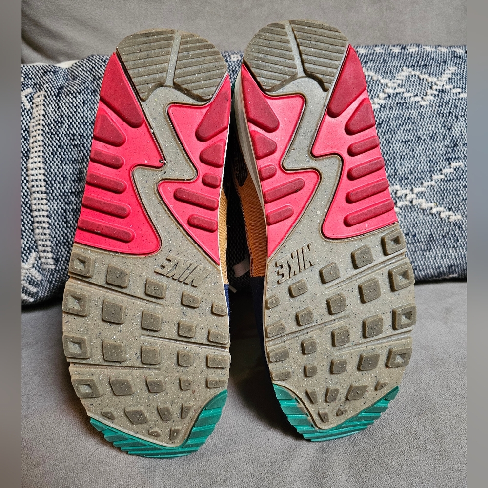 NIKE WOMEN'S AIR MAX 90 LEGACY SNEAKERS, size 8 - Picture 5 of 5